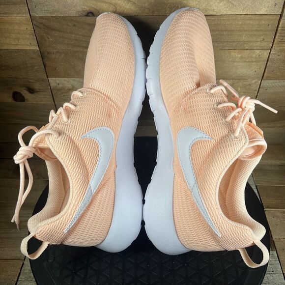 Nike Women’s Side 8.5 Roshe One Crimson Tint White 599729-802 Youth 7 - Picture 8 of 10